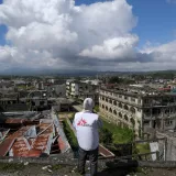 Unser Mitarbeiter schaut auf Marawi, die Stadt, die 2017 von Daesh belagert wurde.