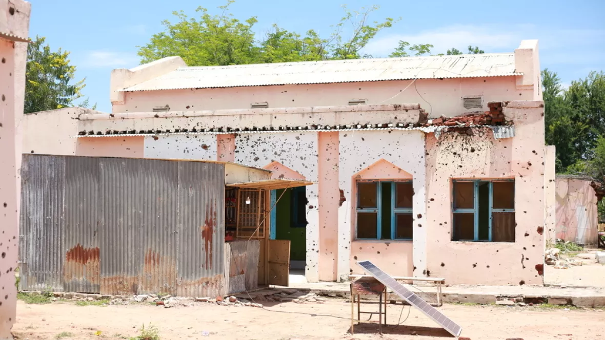 Gebäude mit Einschusslöchern