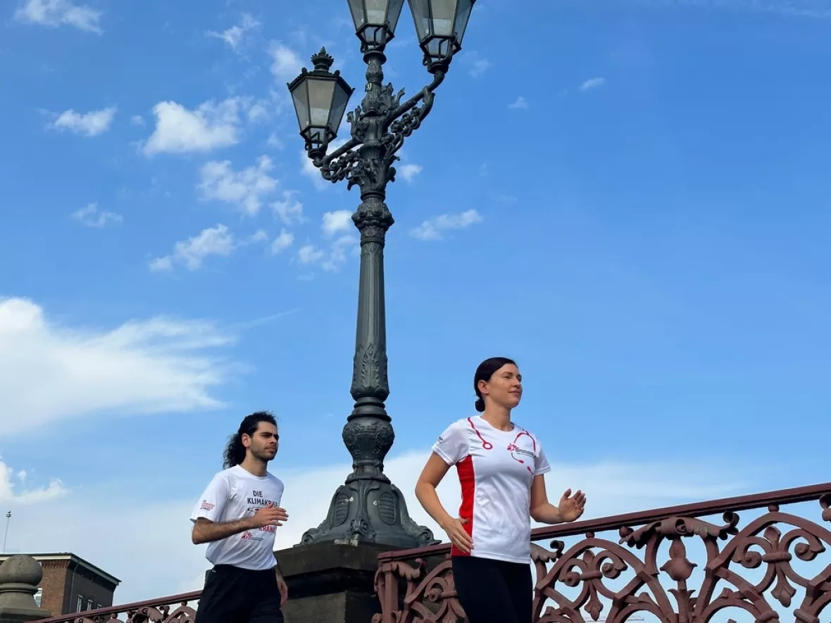 2 Mitarbeiter*innen von uns trainieren für den Halbmarathon.