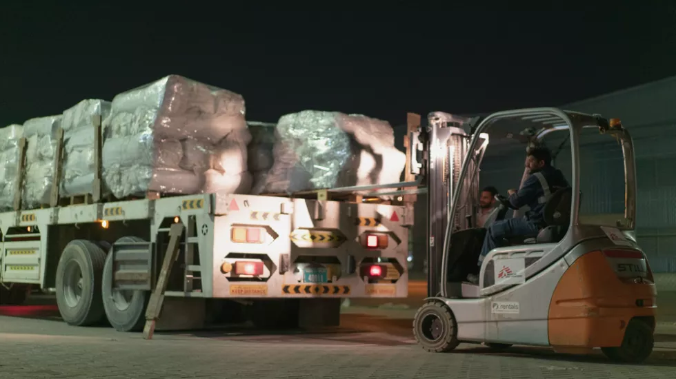 Ein erster  Konvoi konnte endlich viel gebrauchtes Material nach Syrien bringen.