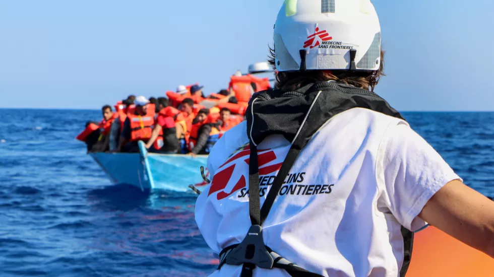 Team auf dem Weg zu einem Boot in Seenot