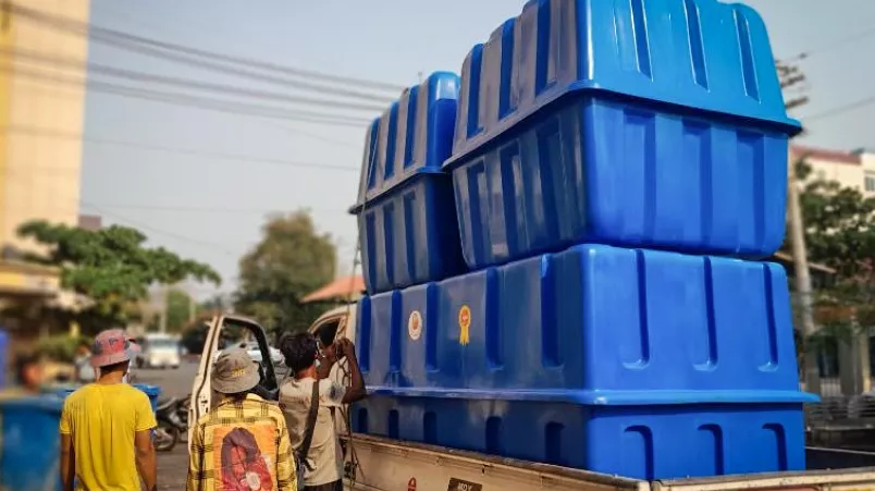 Wassertanks in Mandalay (Myanmar)