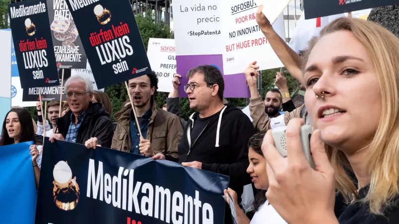 Gruppe von Protestierenden für bezahlbare Medikamente.