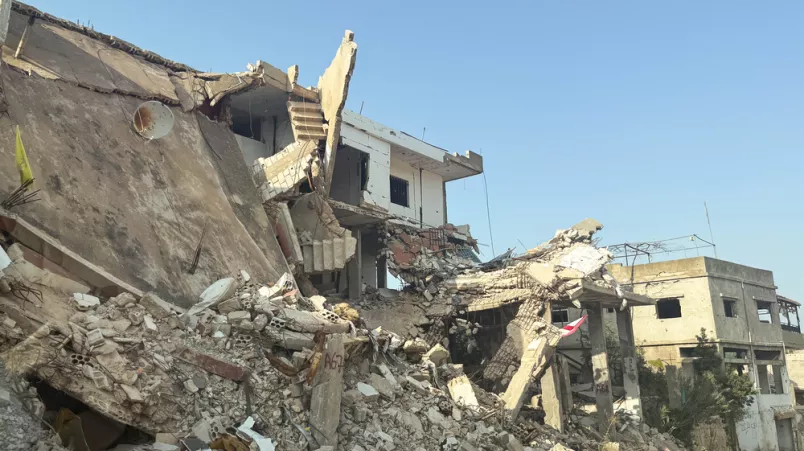 Zerstörte Häuser und Infrastruktur