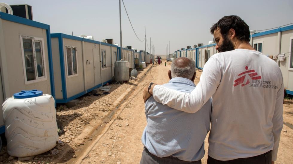 Irak, Gespräch in einem Flüchtlingslager