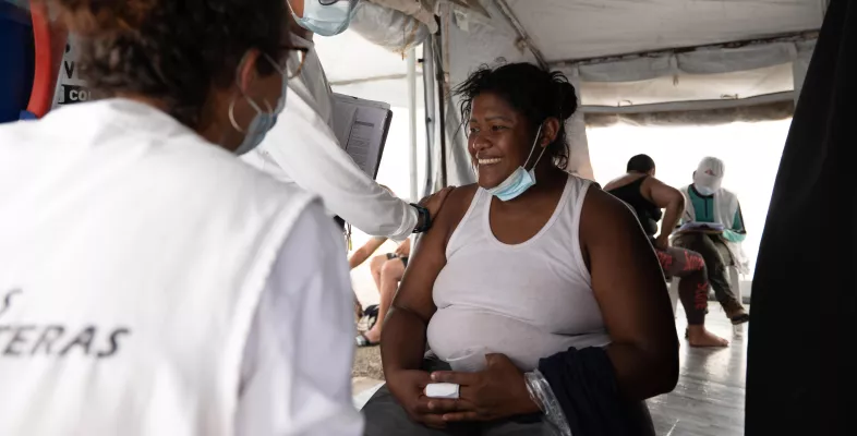 Eine Patientin teilt ein Lächeln mit unseren Psycholog*innen