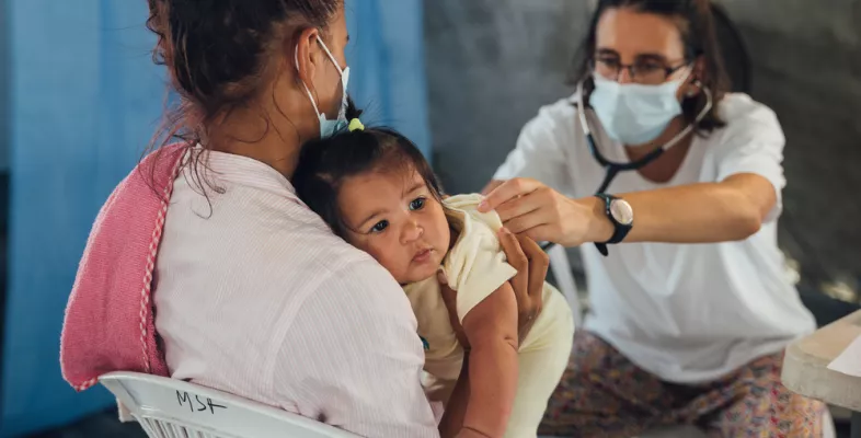 Astrid Carolina Guerrera brachte ihre Tochter zur Untersuchung in unser Sanitätszelt.