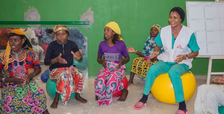 Patientinnen während ihrer Rehabilitation im Regionalkrankenhaus in Jahun, Nigeria