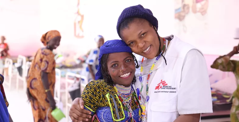 Unity Enuebuke mit Patientin Halima Umaru