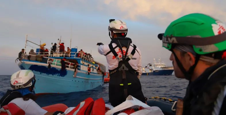 Seenotrettung Geflüchtete auf dem Mittelmeer Geo Barents Seenotrettung Geflüchtete auf dem Mittelmeer Geo Barents