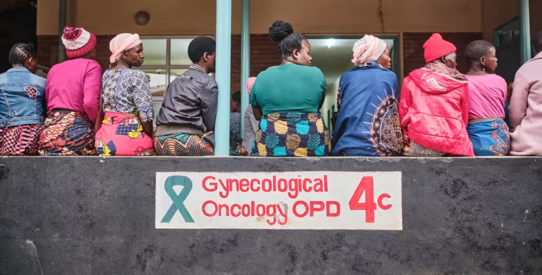 Patientinnen im Wartezimmer der Station für Gebärmutterhalskrebs 