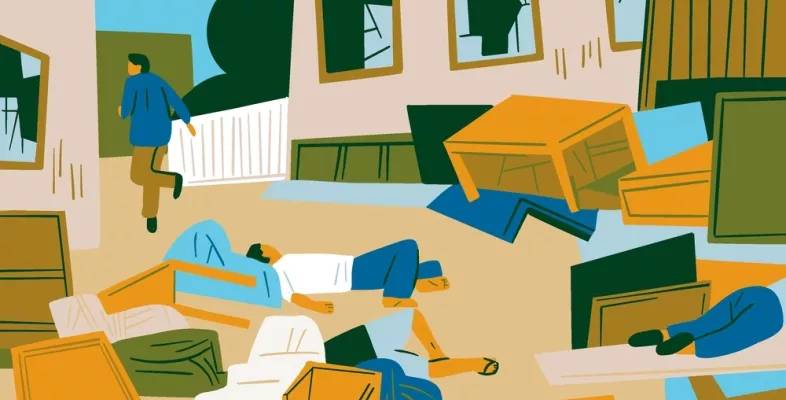 Gegenstände liegen zwischen verlassenen Gebäuden auf dem Boden