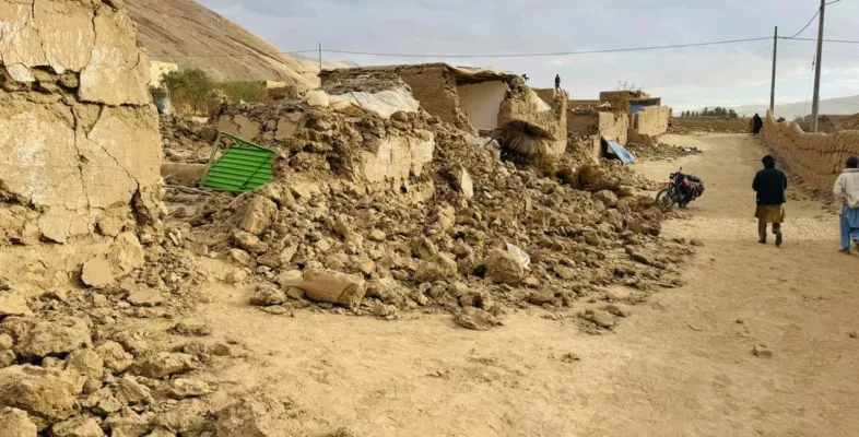 Ein durch ein Erdbeben zerstörtes Haus