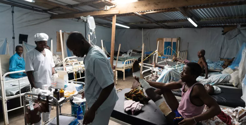 Verwundete erholen sich von OP im Krankenhaus in Masisi, D.R. Kongo