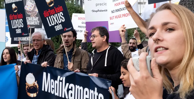 Gruppe von Protestierenden für bezahlbare Medikamente.