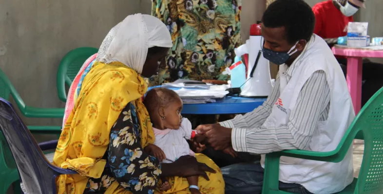 Untersuchung Mangelernährung Kind in Massakory, Tschad