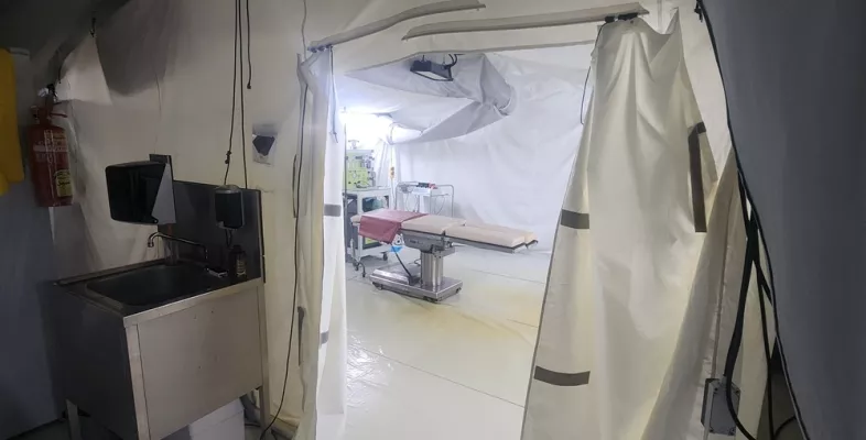 Ein Operationssaal im Zelt