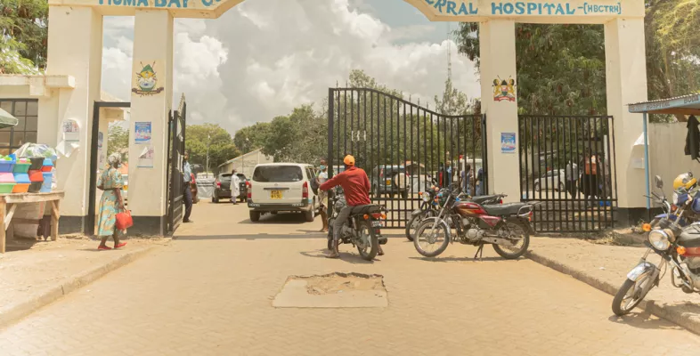 Der Eingang des Krankenhauses in Homa Bay, Kenia.