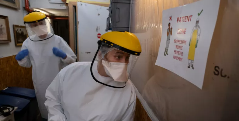 Covid-19: Schutzanzüge für Personal