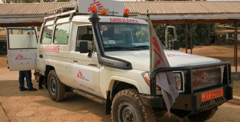 Unser Rettungsdienst vor dem Krankenhaus im Mamfe Distrikt, Südwest-Kamerun