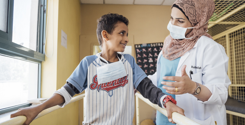 Achmed Darwesch mit Physiotherapeutin Rula Marafeh in Amman Jordanien 