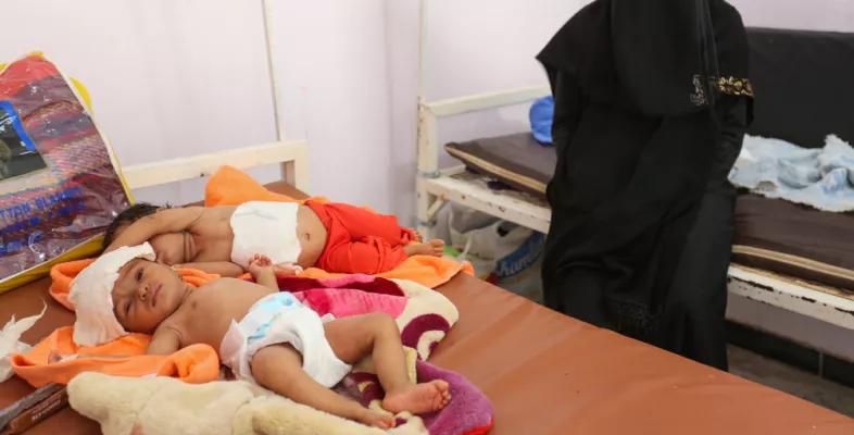 Zwillinge zur Behandlung im Krankenhaus Abs.