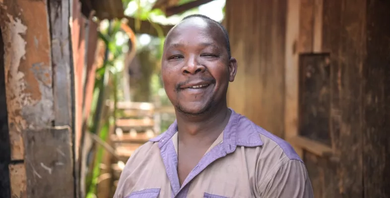 Portraitaufnahme eines 41-jährigen Mannes aus Kenia 