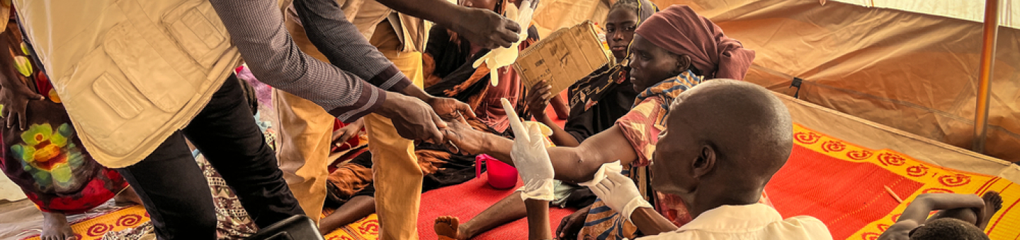 Sudanesische Geflüchtete Tschad Verwundete Geflüchtete werden in einem Krankenhaus versorgt.