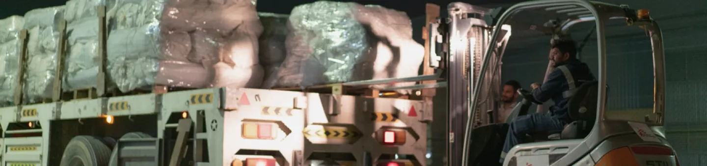 Ein erster  Konvoi konnte endlich viel gebrauchtes Material nach Syrien bringen.