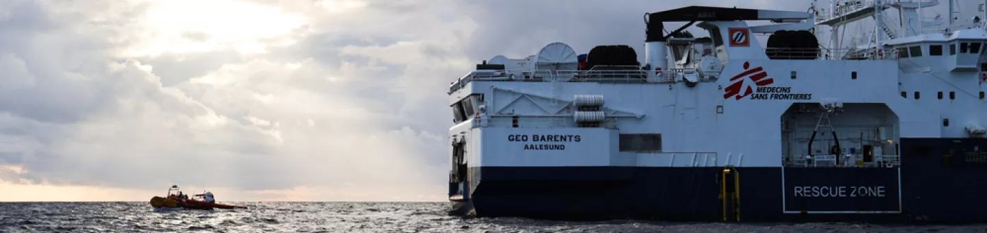 Das Rettungsschiff Geo Barents von Ärzte ohne Grenzen auf dem Mittelmeer