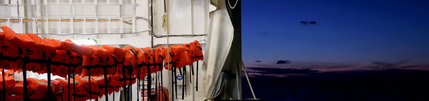 Ärzte ohne Grenzen sieht sich gezwungen, den Betrieb des Rettungsschiffs einzustellen. Deck des Seenotrettungsschiffs Geo Barents von Ärzte ohne Grenzen