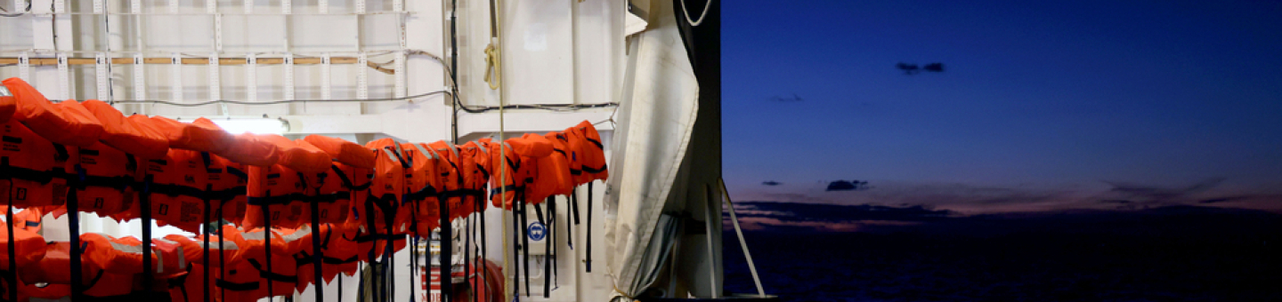 Ärzte ohne Grenzen sieht sich gezwungen, den Betrieb des Rettungsschiffs einzustellen. Deck des Seenotrettungsschiffs Geo Barents von Ärzte ohne Grenzen