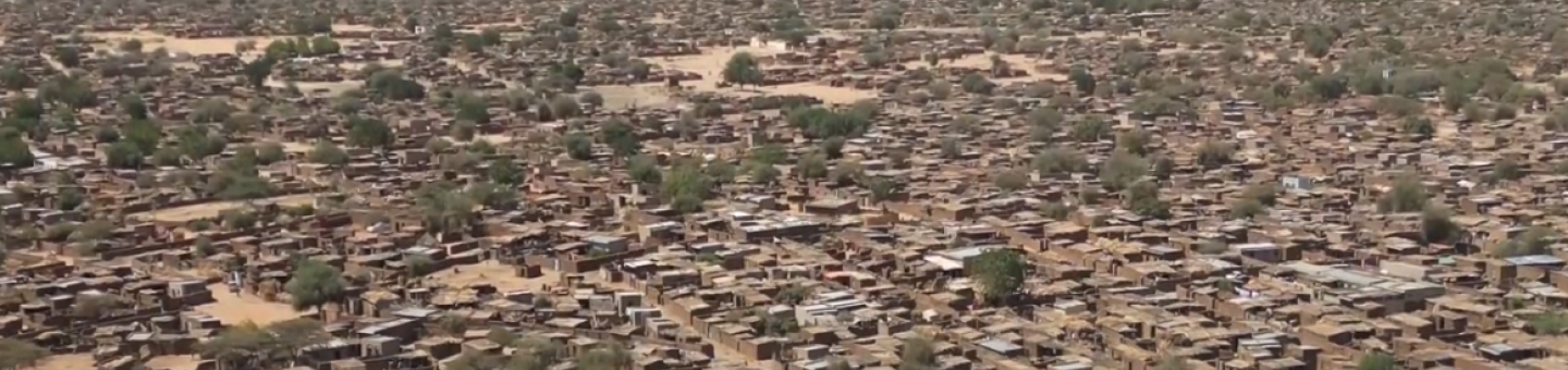 Eine Luftaufnahme des Samsam-Camps in Nord-Darfur