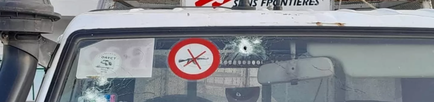 Zerschossene Windschutzscheibe eines Autos