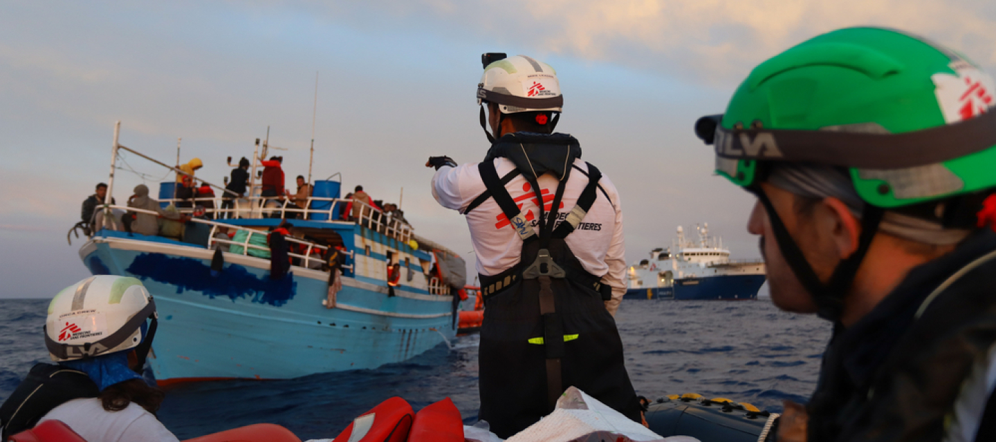 Seenotrettung Geflüchtete auf dem Mittelmeer Geo Barents Seenotrettung Geflüchtete auf dem Mittelmeer Geo Barents