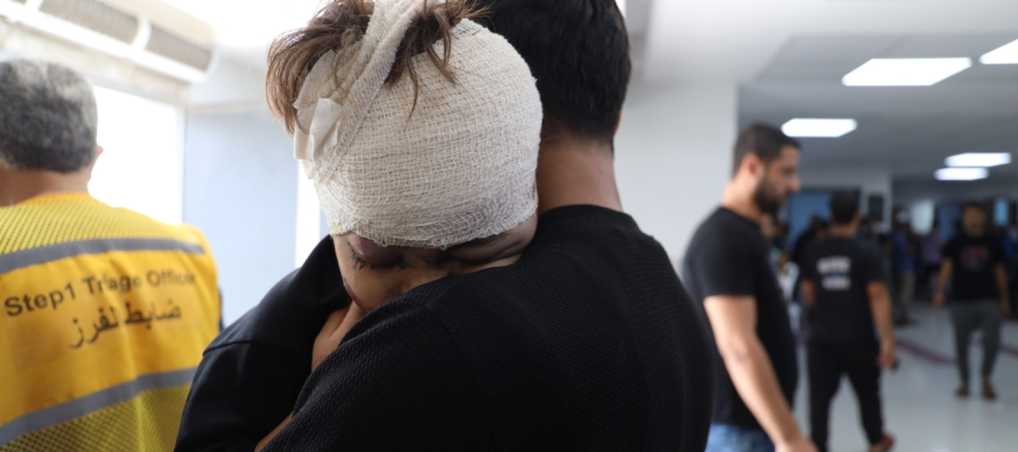Die Lage in den Krankenhäusern im Gazastreifen – hier im Al-Shifa-Krankenhauses – ist unvorstellbar. Palästinensische Gebiete: Im Al-Shifa-Krankenhaus Gaza verletztes Kind