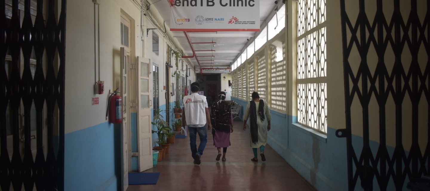 Patient*innen in Pune, Indien, nahmen an einer Studie zur Behandlung von MDR-TB teil. Patient*innen in Pune, Indien, nahmen an einer Studie zur Behandlung von MDR-TB teil.