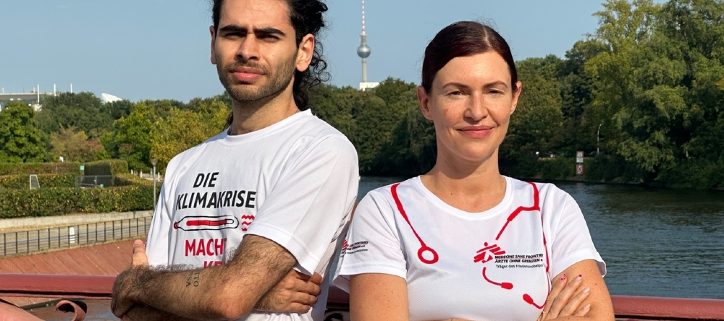 Zwei Mitarbeitende von Ärzte ohne Grenzen bereiten sich auf den Halbmarathon in Berlin 2025 vor.