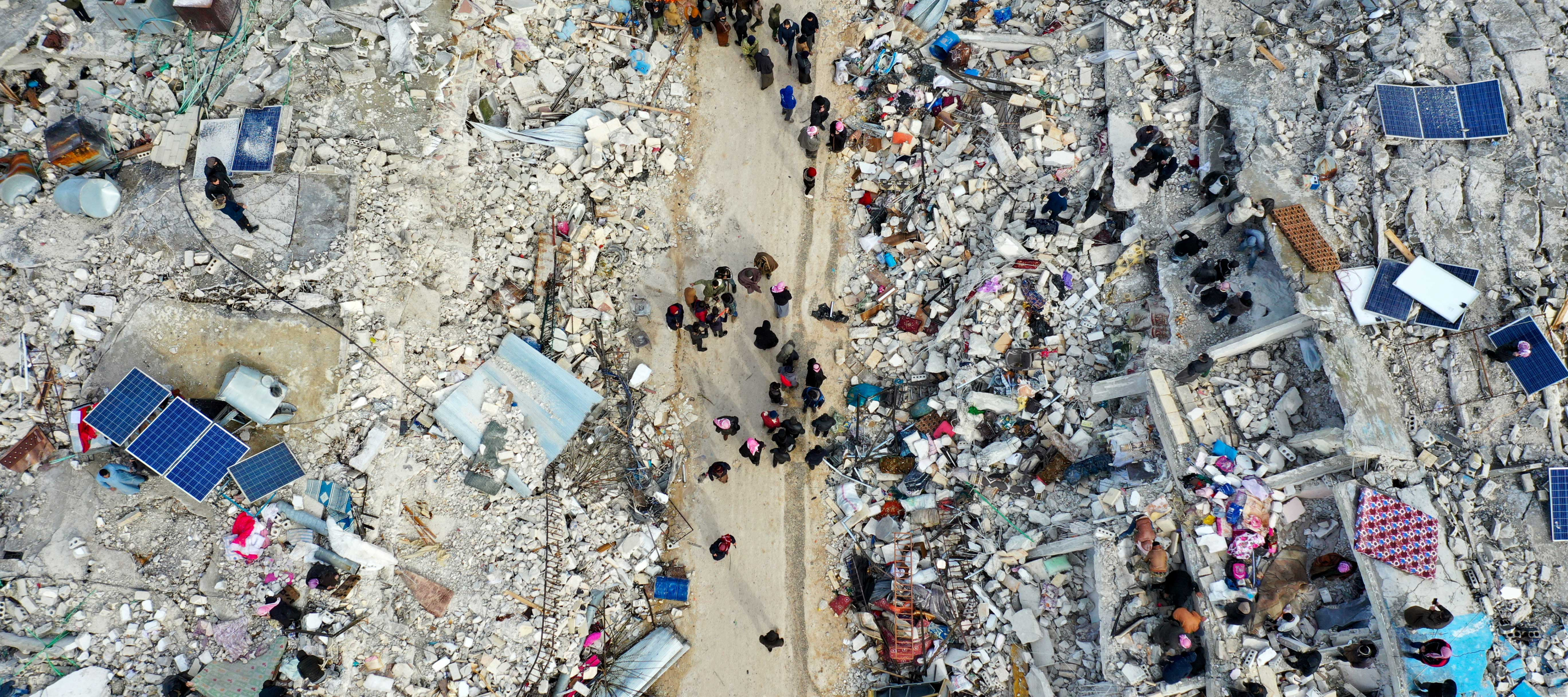 Nach den schweren Erdbeben in Syrien und in der Türkei behandeln unsere Teams Verletzte und unterstützen lokale Gesundheitseinrichtungen vor Ort.