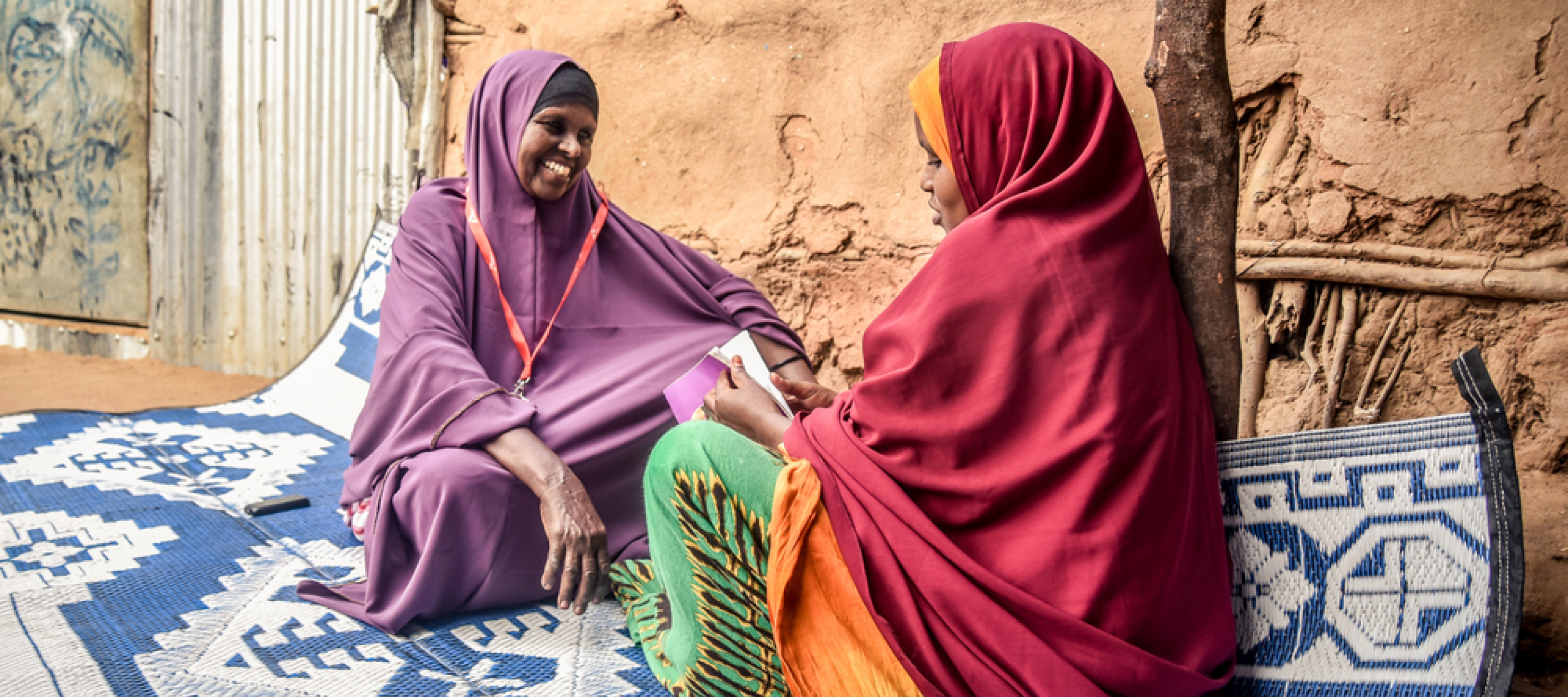 Geflüchtetencamp Kenia Gespräch zwei Frauen Gesundheitsfürsorge