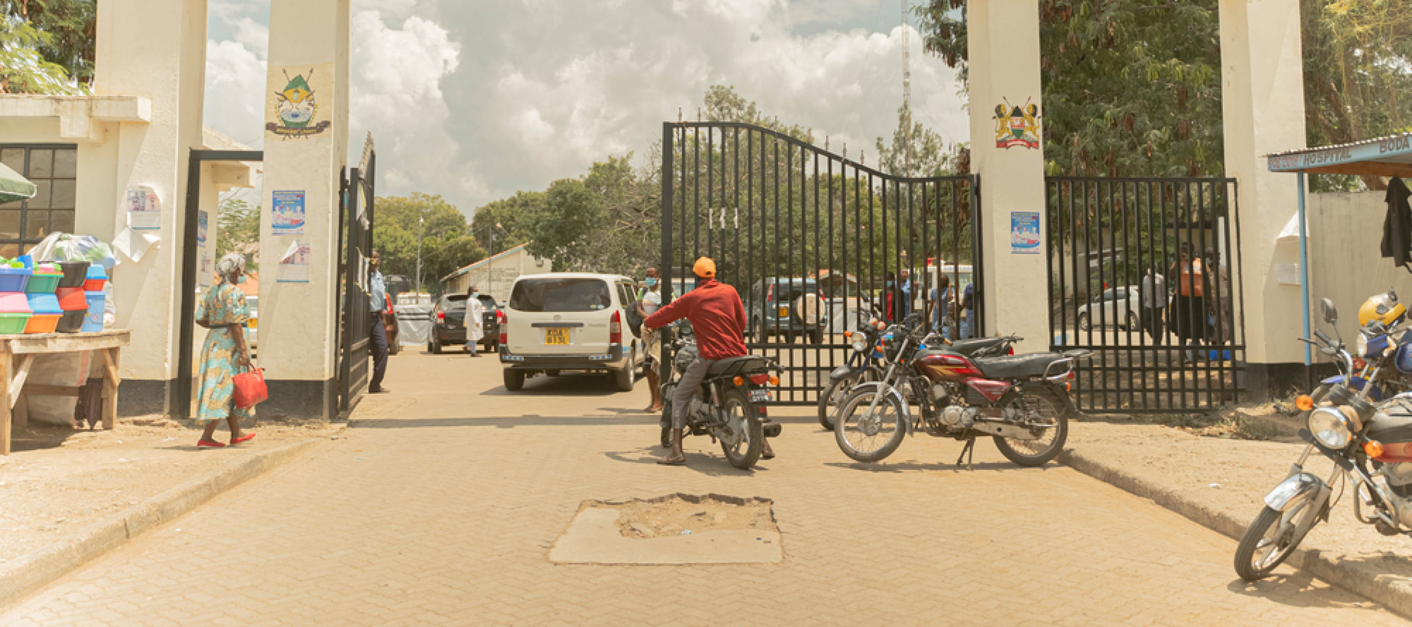 Das Krankenhaus wurde ursprünglich als Ambulanz gegründet. Der Eingang des Krankenhauses in Homa Bay, Kenia.