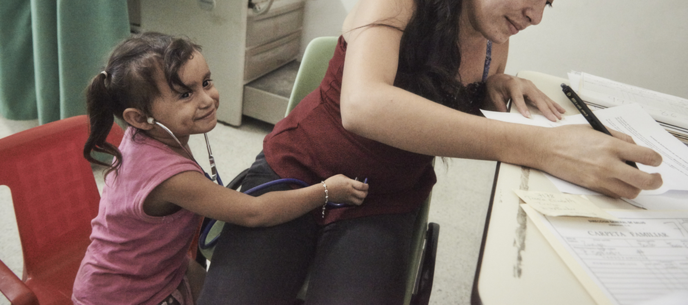 Mutter und Kind in unserer Klinik in Choloma, Honduras