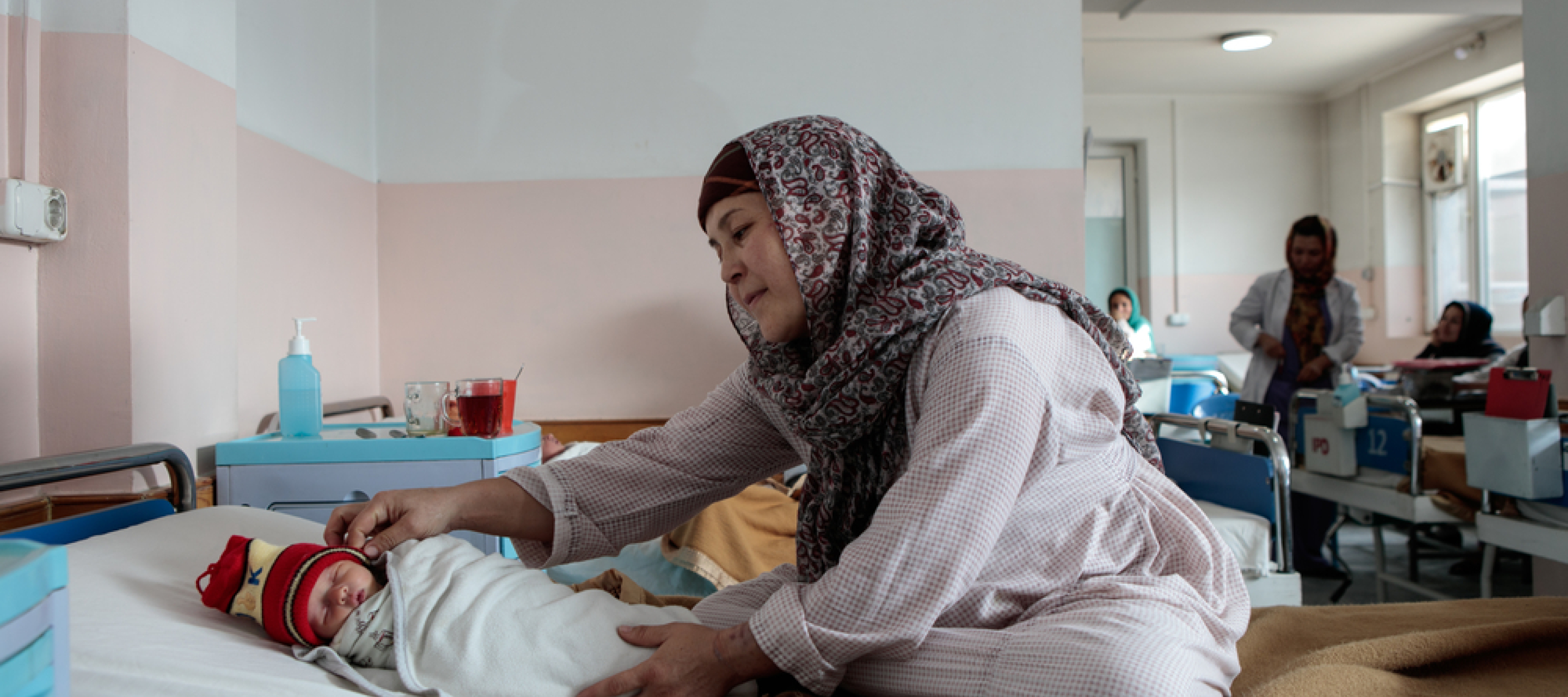 Neugeborenes und Mutter auf der Geburtenstation unserer Klinik in Kabul