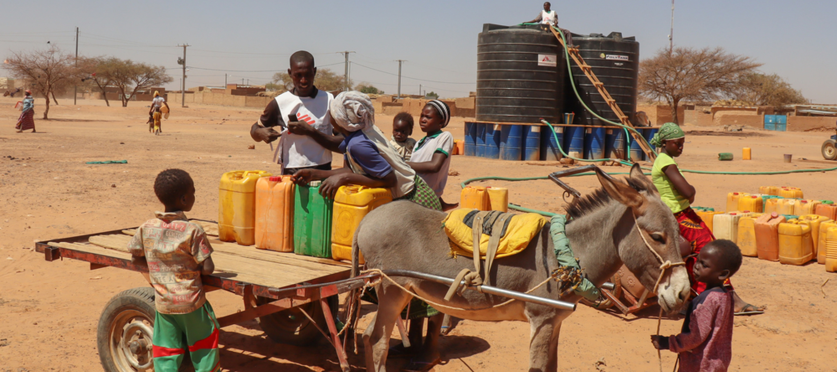 Burkina Faso: Auslieferung von Wasser in Djibou
