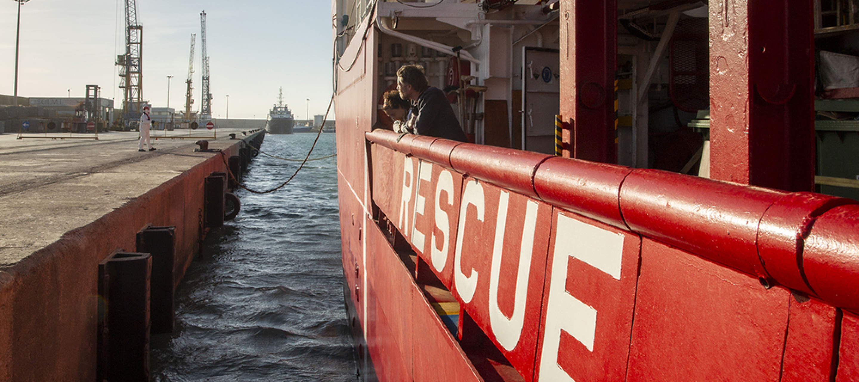 Die Ocean Viking wurde angewiesen, für 14 Tage in Quarantäne zu bleiben. Nach Angaben der italienischen Behörden handelt es sich dabei um eine Vorsichtsmaßnahme als Reaktion auf den Ausbruch des Coronavirus Covid-19. Die Ocean Viking wurde angewiesen, für 14 Tage in Quarantäne zu bleiben. Nach Angaben der italienischen Behörden handelt es sich dabei um eine Vorsichtsmaßnahme als Reaktion auf den Ausbruch des Coronavirus Covid-19.