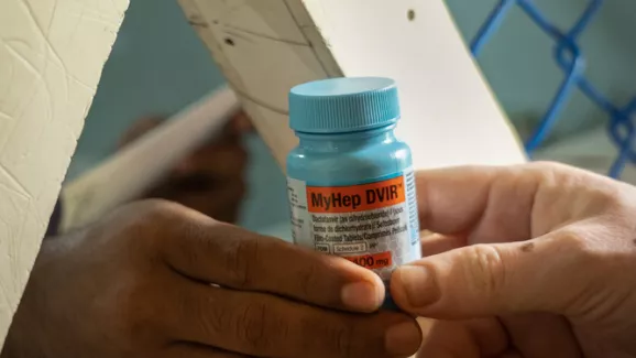Im Geflüchteten Camp Cox Bazar in Bangladesch behandeln wir Menschen mit Hepatits C.