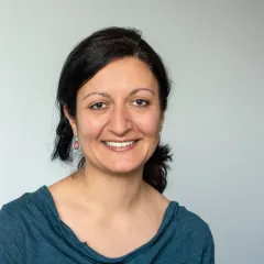 Portrait: Gynäkologin Dr. Parnian Parvanta 
