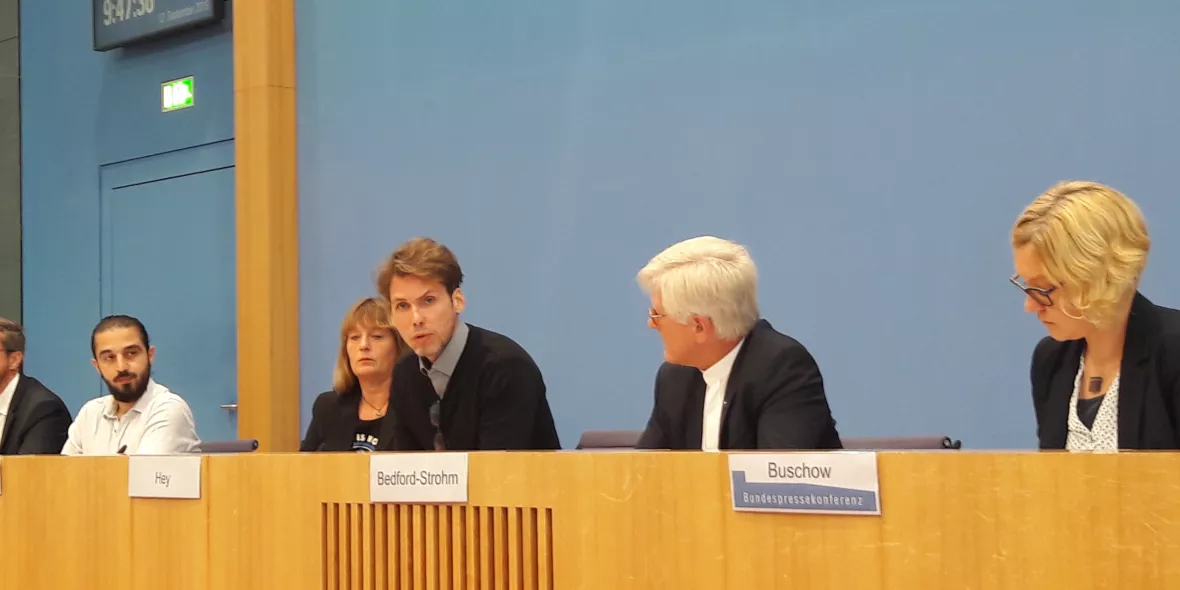 Christoph Hey spricht auf der Bundespressekonferenz