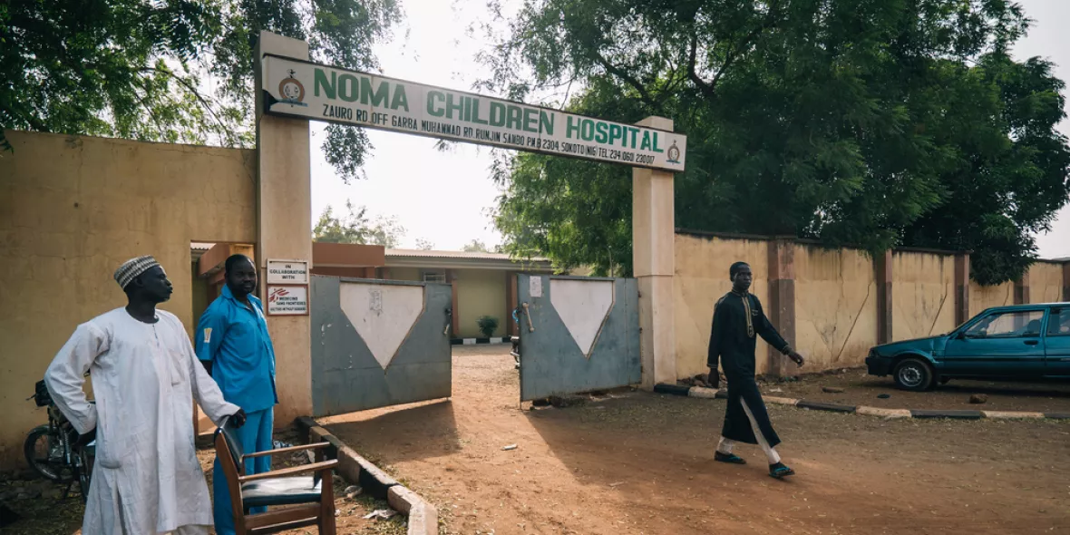 Der Eingang des Noma-Kinderkrankenhauses in Sokoto, im Nord-Westen Nigerias