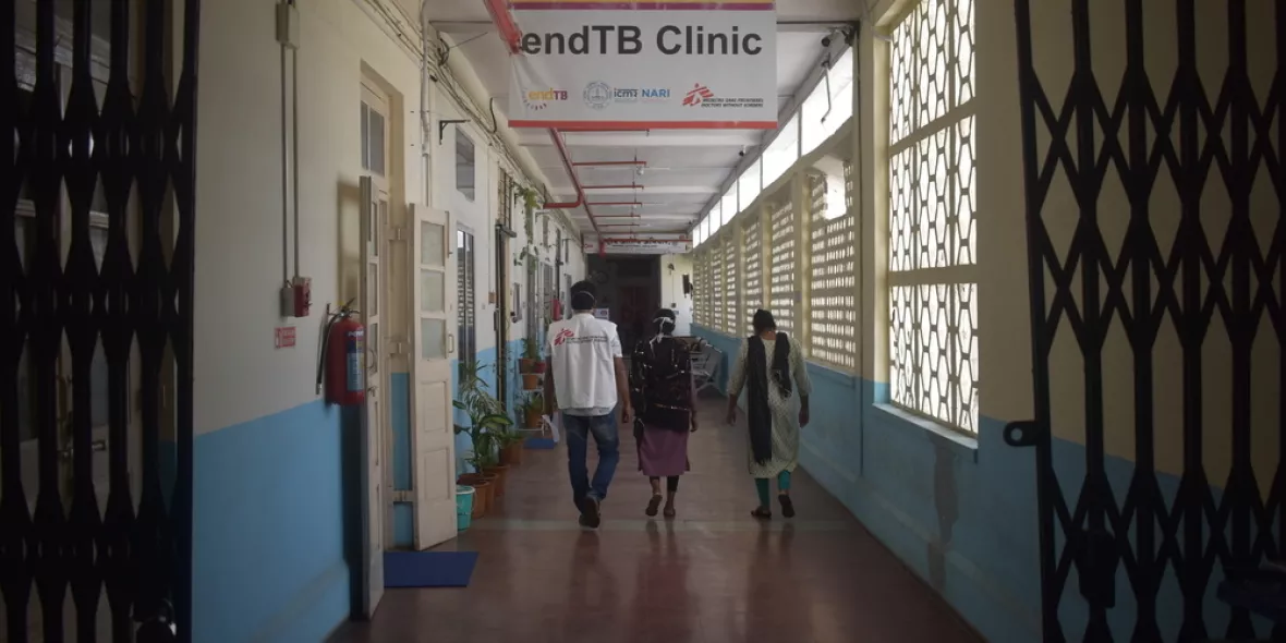 Patient*innen in Pune, Indien, nahmen an einer Studie zur Behandlung von MDR-TB teil.